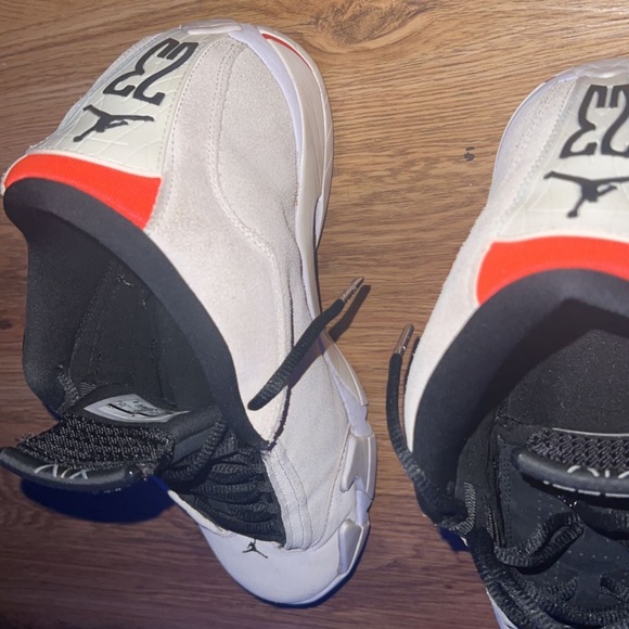 Air Jordan 14 retro “desert sand “ size 11